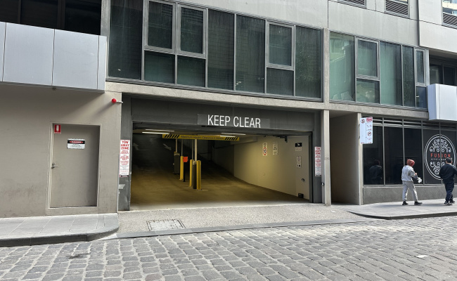 Parking space available (153 City Road)