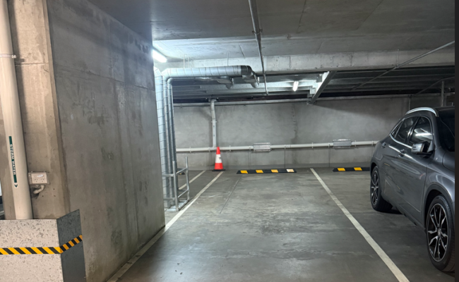 Parking space available (153 City Road)