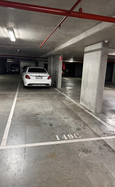 Convenient and safe parking space near cbd