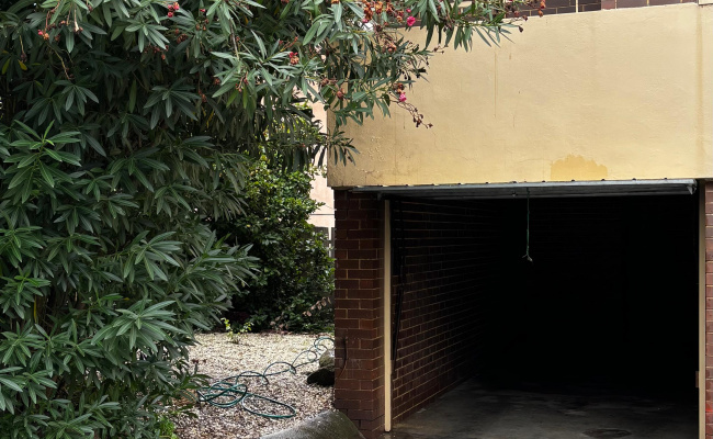 SAFE & PRIVATE GARAGE PARKING - WALK TO CHAPEL ST & SOUTH YARRA STATION