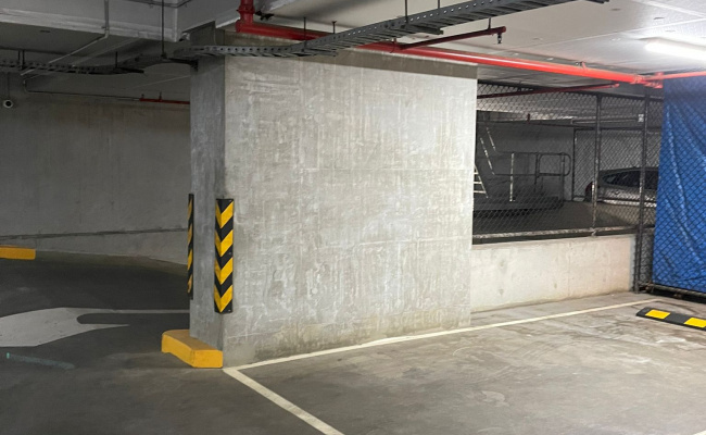 Secure and Convenient Indoor Parking in Southbank - Book Now!