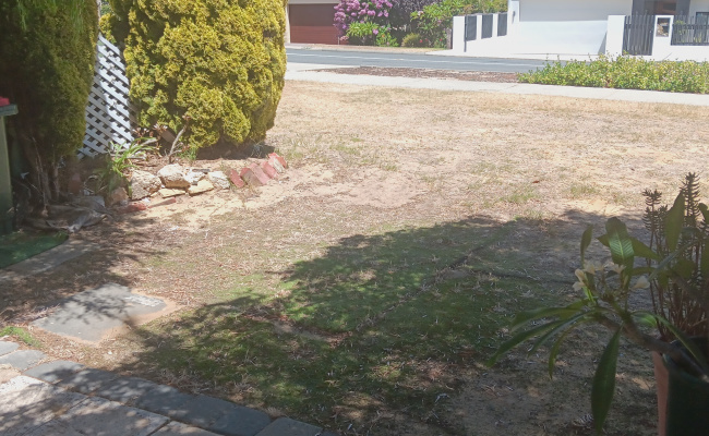 Great spot near bus service 10 minstrel to Fremantle, Walking distance  to beach