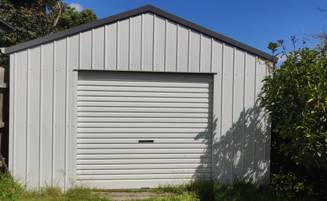insulated Double garage partly occupied. Living close to huntingdale station and bus stop.