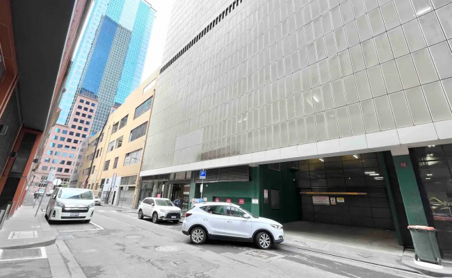 Opposite Southern Cross Station, no adjacent car