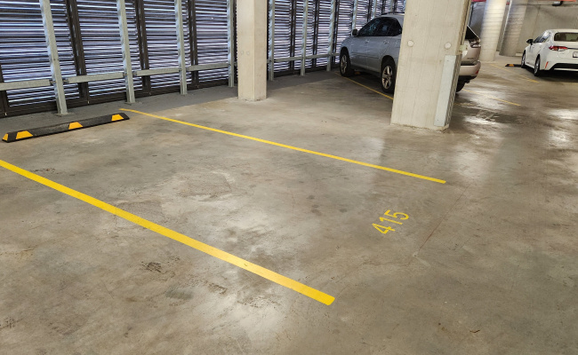 Great location in City - Indoor secure Car par - with free swim pool facility - Price negotiable