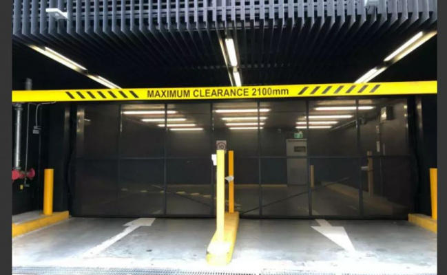 Docklands - Secure Convenient Parking near Tram 11/48 Station