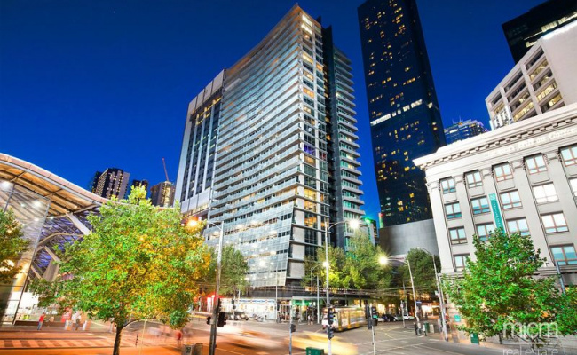 Good Level 1.5,AVAILABLE NOW, just opposite SouthernCross/Minimum of 6 Month/only 1 side adjacent to