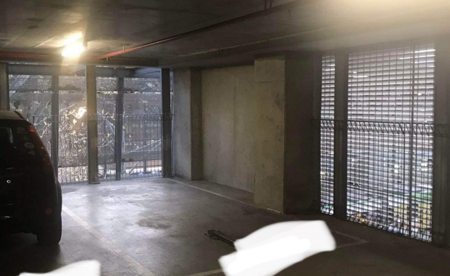Good Level 1.5,AVAILABLE NOW, just opposite SouthernCross/Minimum of 6 Month/only 1 side adjacent to