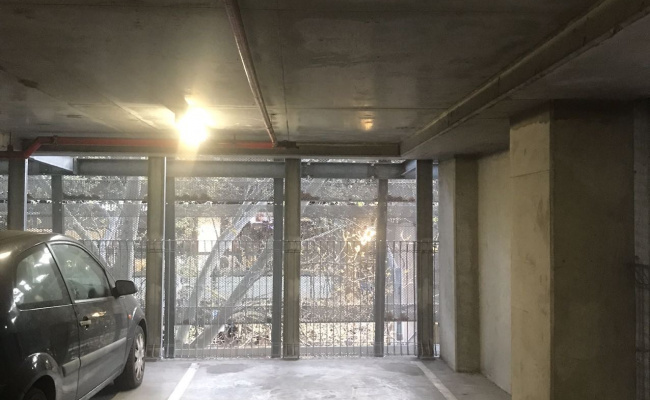 Collins St, opposite Southern Cross, Very good Level 1.5L,Only 1 Side car park Adjacent another