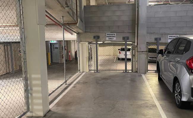 Secure parking in Newstead/Tenerife