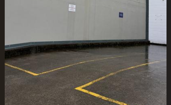 Outdoor Parking on Commercial Road, Teneriffe