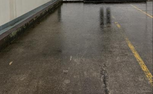 Outdoor Parking on Commercial Road, Teneriffe