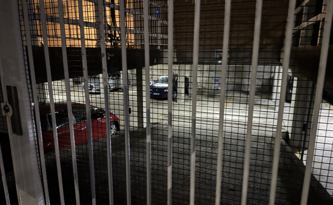 Great car space near CBD / Centennial Park