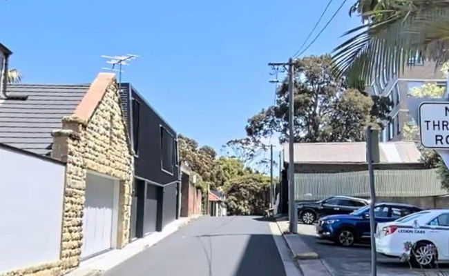 Convenient parking space in Centennial Park area near Oxford Street