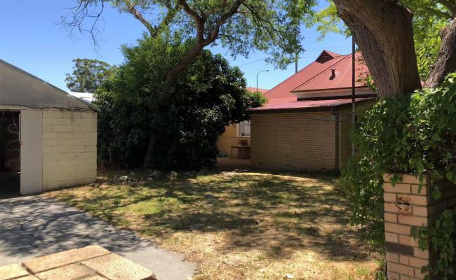 Close to UWA and Sir Charles Gairdner Hospital parking spaces