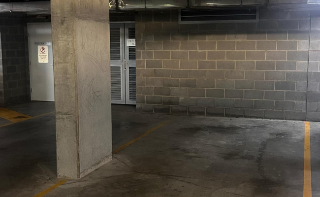 Reid - Convenient Underground Parking close to the City