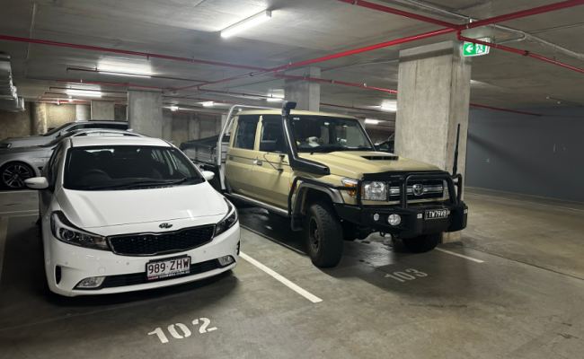 Great Parking Space at South Bank (4101)