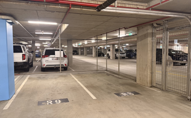 Secure parking in SW1 complex Cordelia St/Merivale St