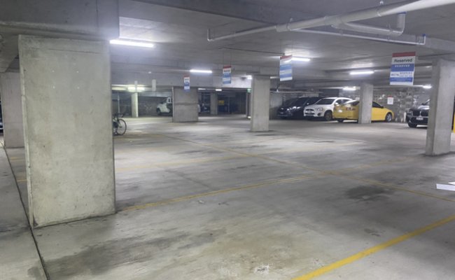 24/7 SECURE PARKING IN PRIME MILTON LOCATION