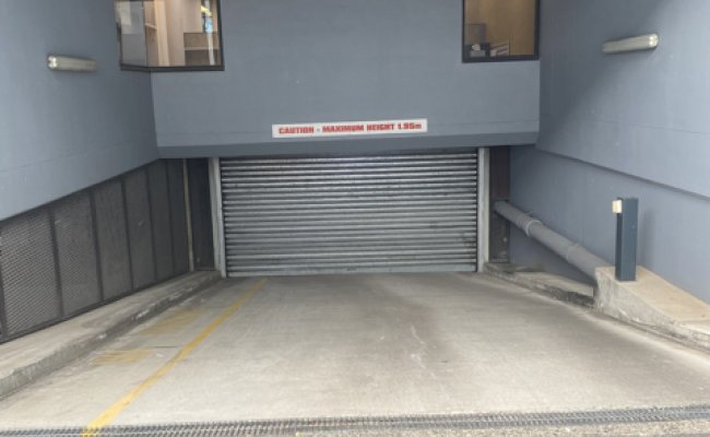 24/7 SECURE PARKING IN PRIME MILTON LOCATION