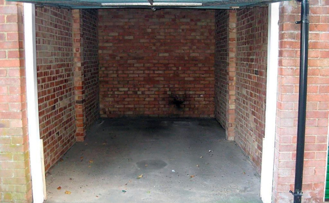 Lock up garage infront of Macquarie Centre