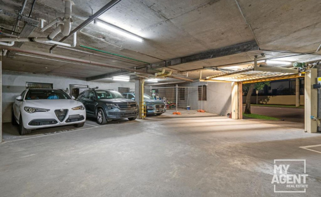 SECURE CARPARK CLOSE TRAM STOP AND CBD