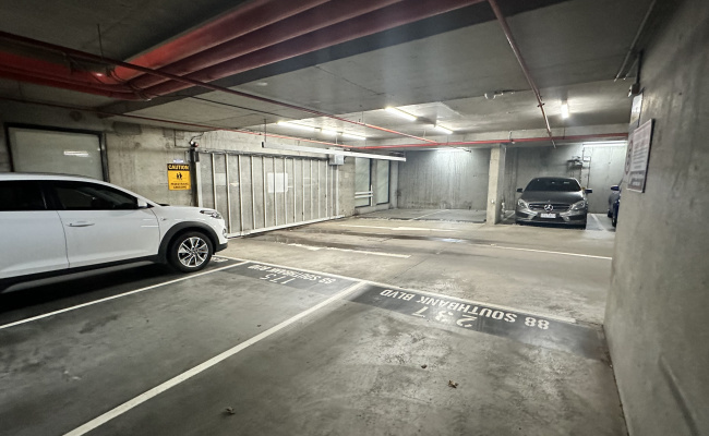 Secure carpark 5 minutes from Flinders