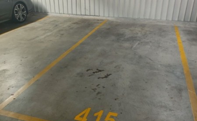 Close to the Mascot station/Airport -Undercover parking