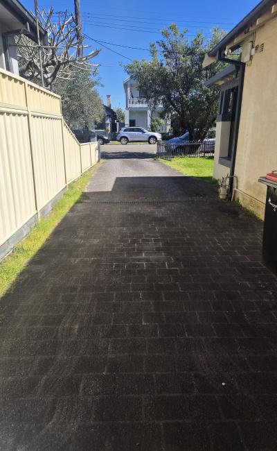 Convenient private parking - close to Kogarah station, Sydney airport, buses and Brighton beach