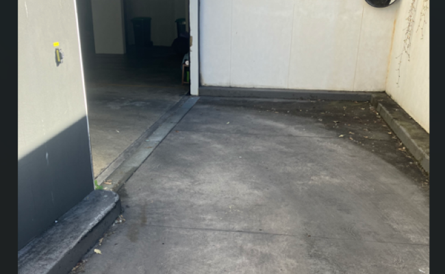 Secure Indoor Space in Guildford – Quiet, Dry Concrete Garage with High Ceiling, CCTV