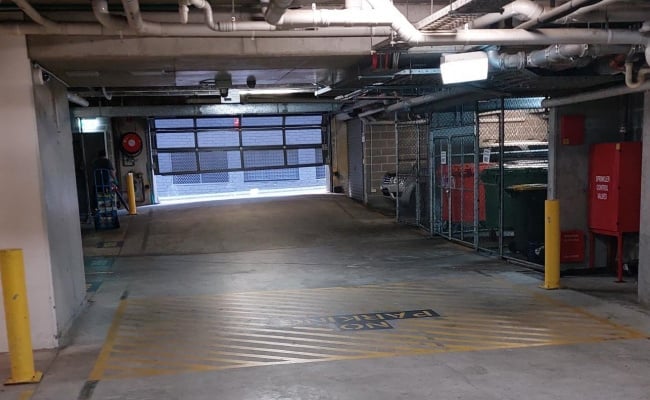 Darlinghurst, Crown St, Secure Garage Parking. Near Oxford St, Central Station & Hyde Park.