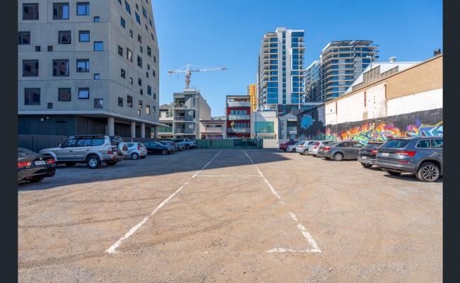Unreserved Parking on Crowther St