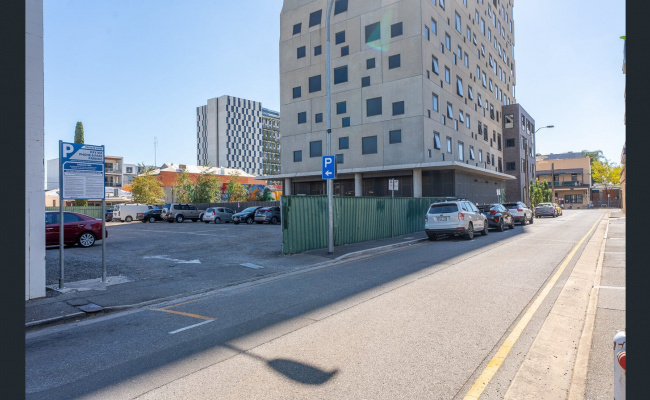 Unreserved Parking on Crowther St