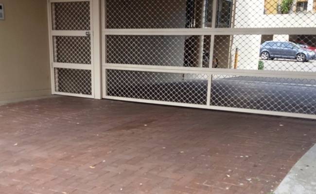 Bondi Beach - Indoor Parking central to Shops 