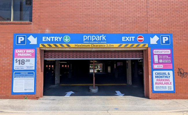 Secure Unreserved Parking on Currie St