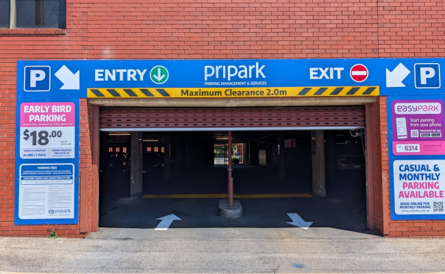 Secure Unreserved Parking on Currie St