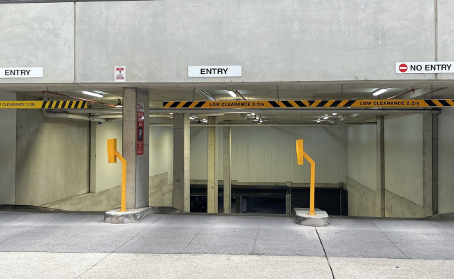 Car space for renting (only 3min walking near Canberra centre shopping mall