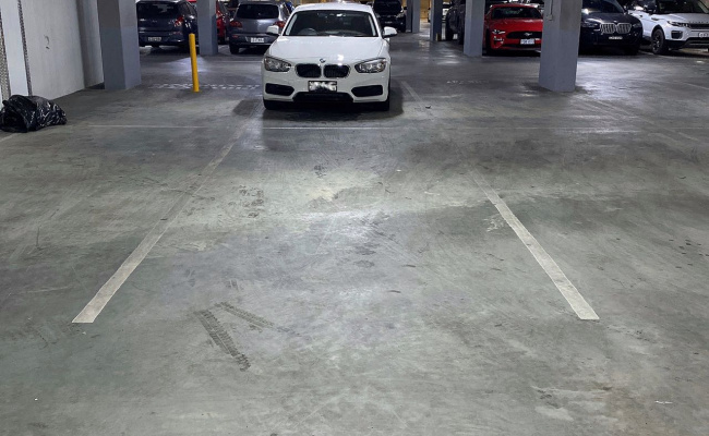 Great car space, 3 min walking near the Canberra center shopping mall #2