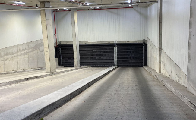 Great car space, 3 min walking near the Canberra center shopping mall #2