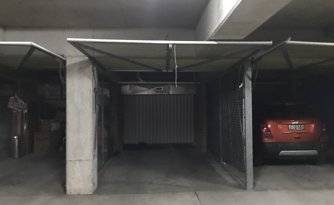 Lockup garage/storage in a convenient place