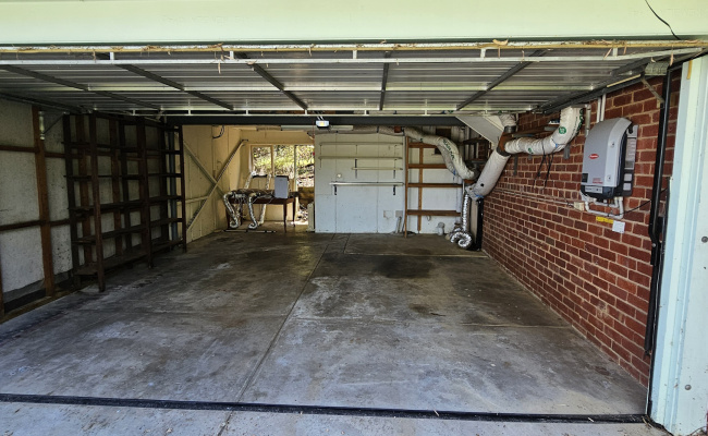 Eltham - Secure Large Double Garage for Storage or Parking close to Eltham Primary School