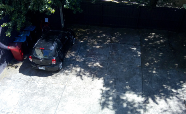 Outdoor lot parking on Dandenong Rd in Prahran Outdoor lot parking on Dandenong Rd in Prahran