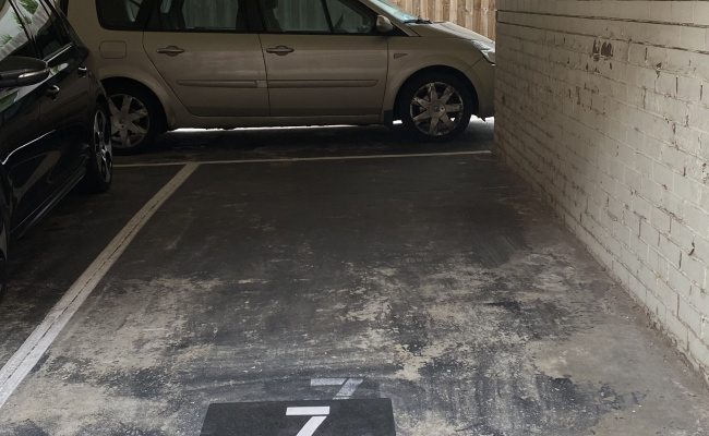 Car park for rent Windsor walking distance to Chapel St. Undercover car space for rent Windsor