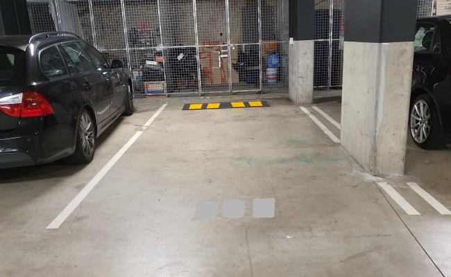Great central location in Waterloo, close to Burke St and ALDI