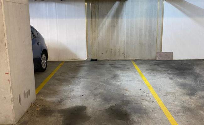 Waterloo - Secure Undercover Parking Near Redfern Park