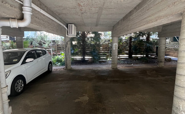 South Yarra - off Toorak Rd