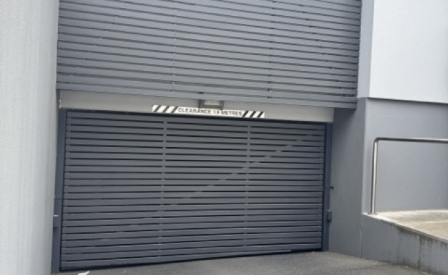 Safe indoor parking space near south yarra train station