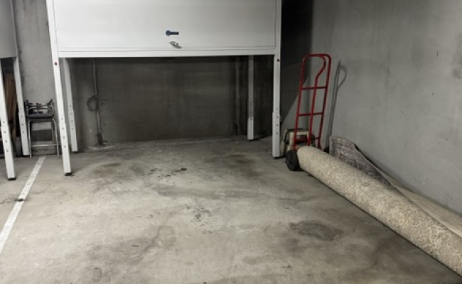 Safe indoor parking space near south yarra train station