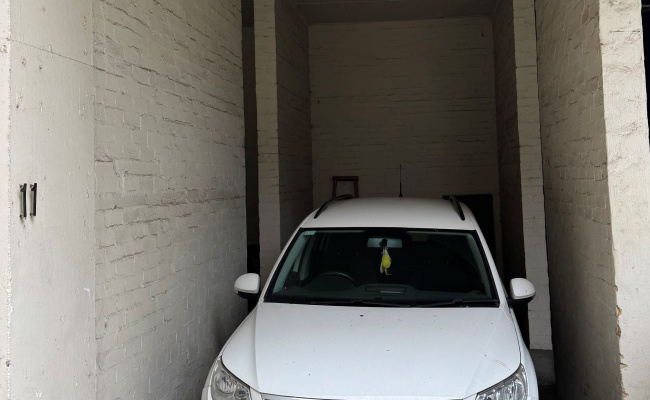 Safe undercover Parking - 48 Darling Street