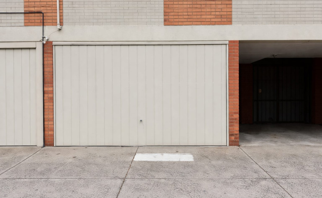 Lock-up Garage Car space